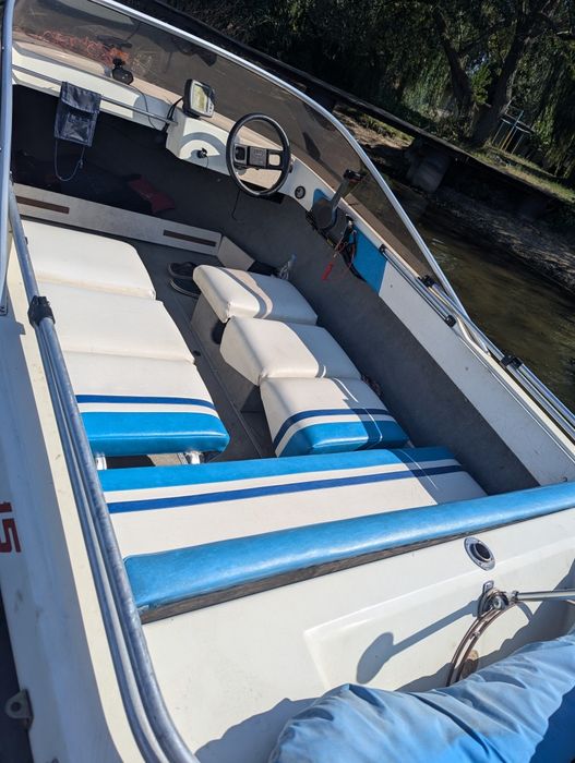 Продам Італійський пластиковий катер з мотором Suzuki