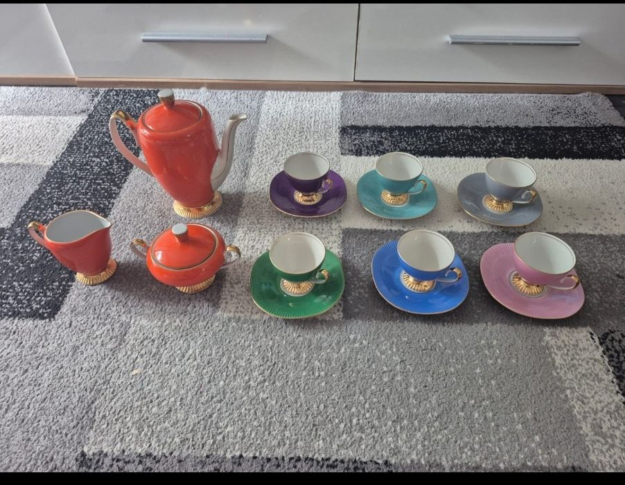 Porcelana.    REGINA.   CHODZIEŻ