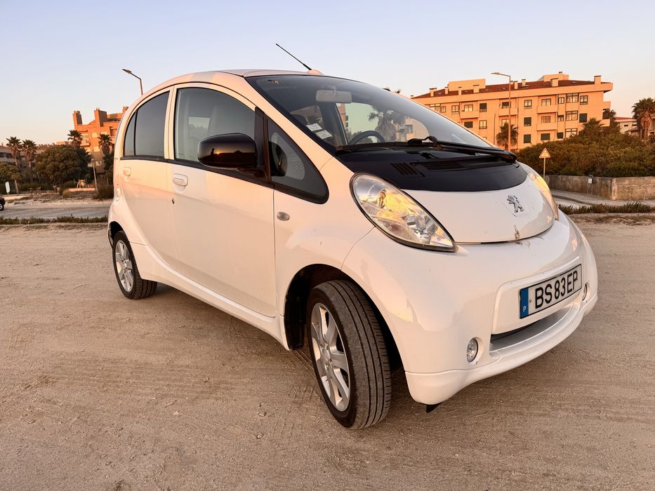 Peugeot iOn  2012