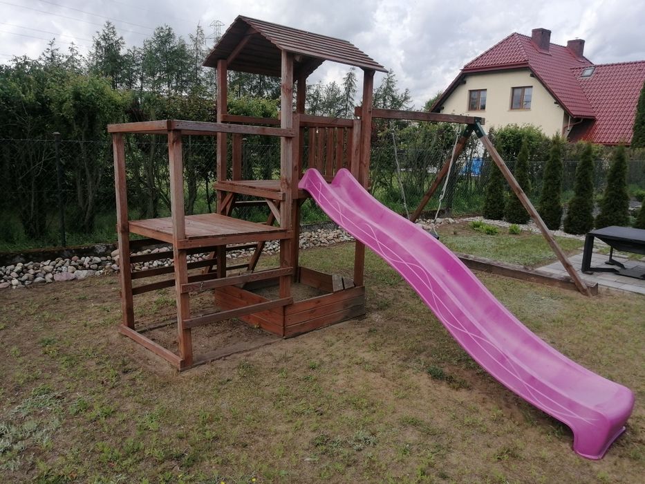 Duży  solidny. domek dla dzieci ze zjeżdżalnią i bujaczką, cena 700zł