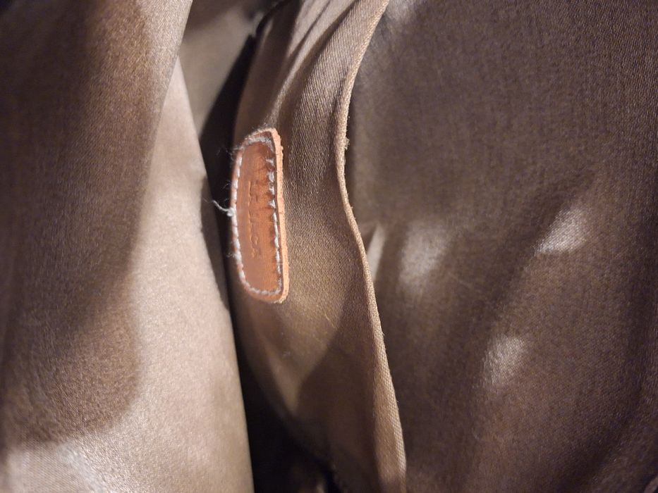 Mala de pele castanha