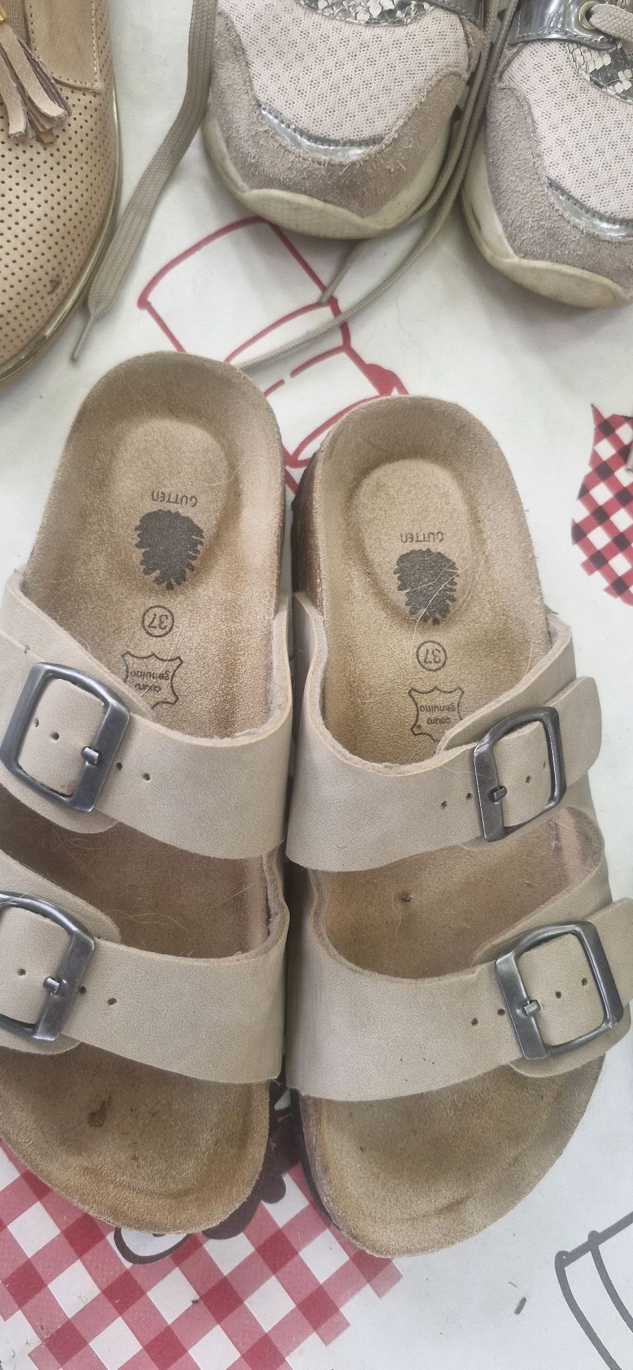 Sapatos semi novos
