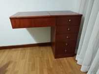Secretaria em madeira
