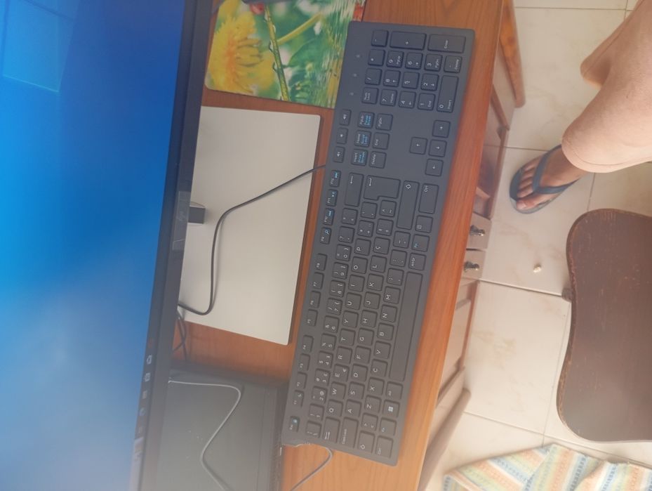 Computador HP + ecrã HP + teclado + rato