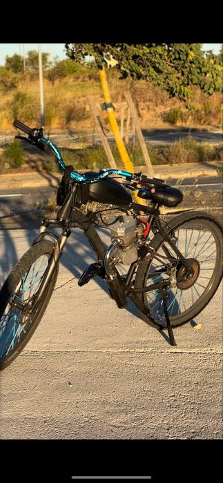 Motorizada 100cc anda muito barulho dela e de mota grande