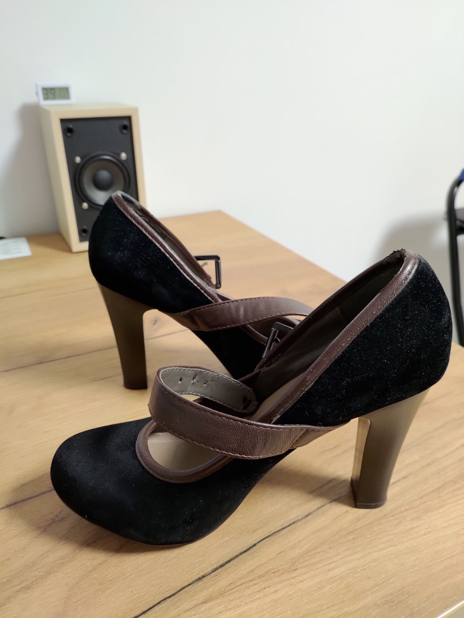 Туфлі жіночі чорні 36 розмір з каблуком, ремінцем