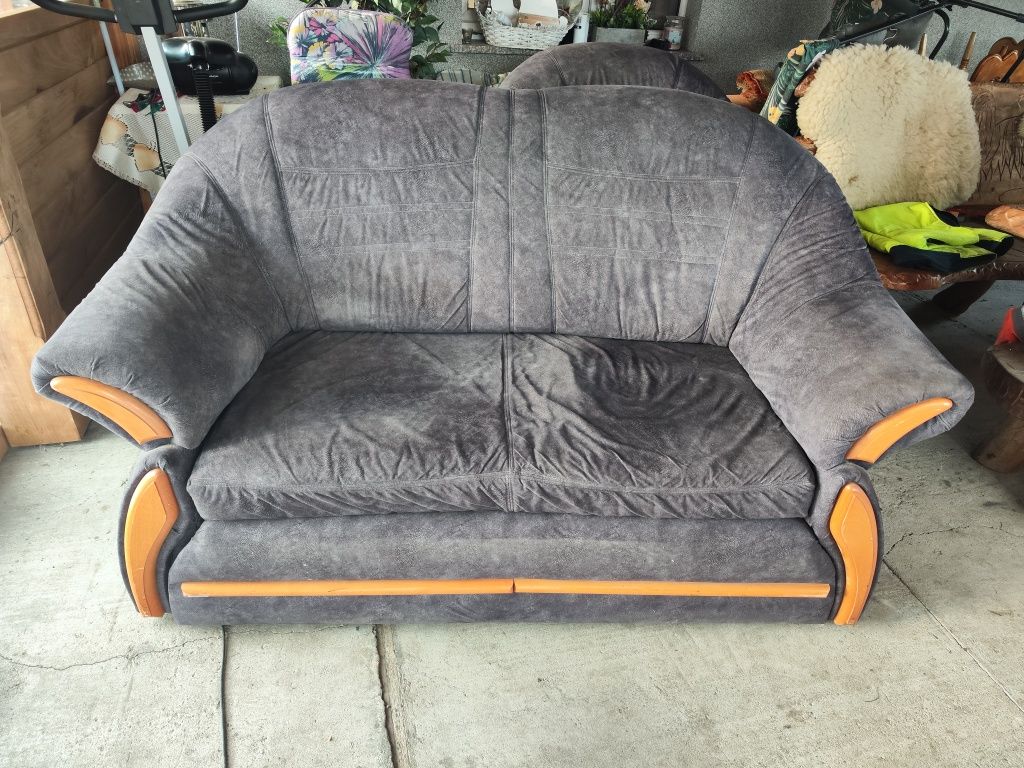 Sofa rozkładana plus dwa fotele