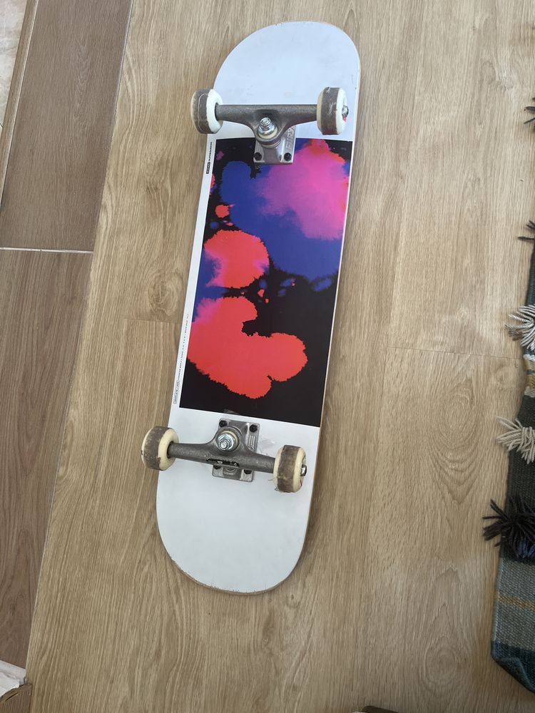 Skate board com capatecete e proteções