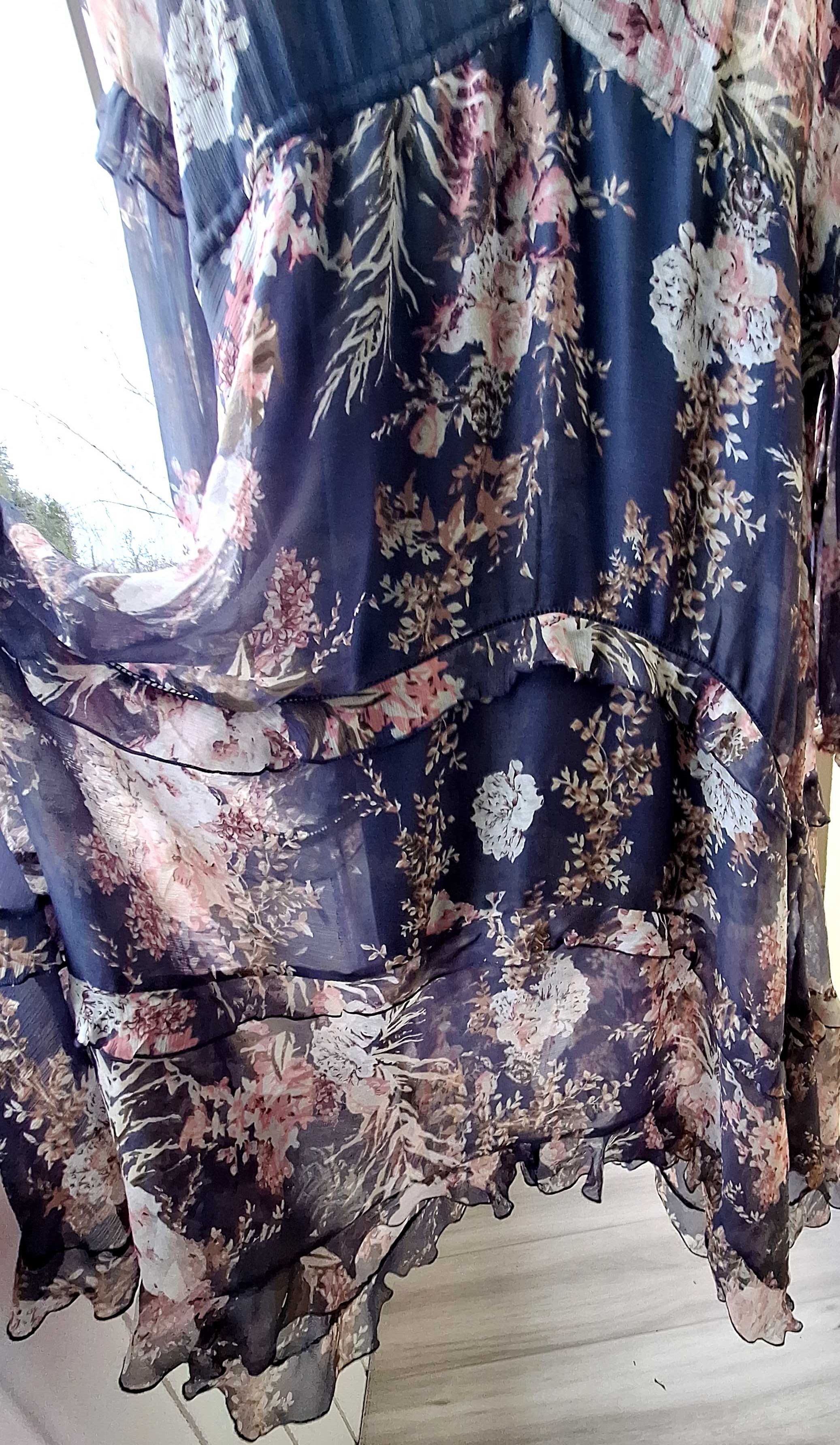 Zwiewna granatowa sukienka midi w kwiaty ASOS Design