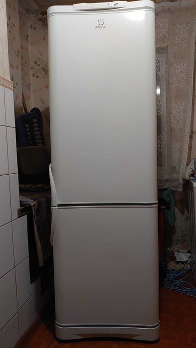 Холодильник INDESIT высота 185см