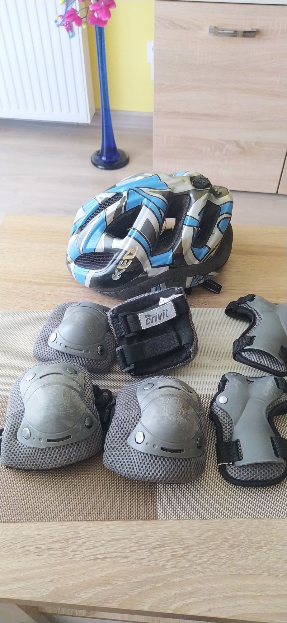Oddam kask rowerowy oraz ochraniacze