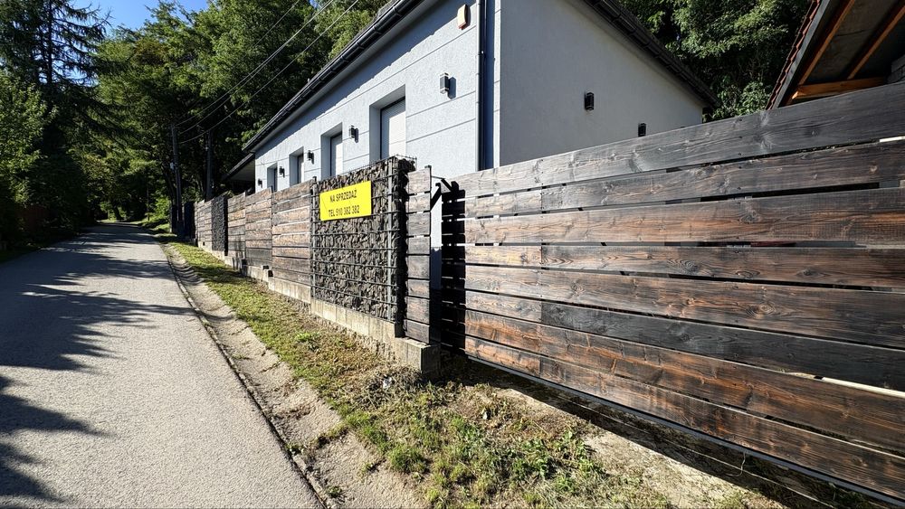 Dzialka z zabudowaniami