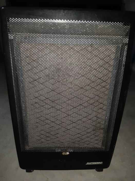 Aquecedor preto a gás