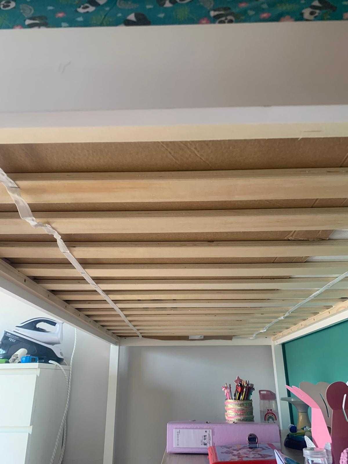 Cama cabana suspensa