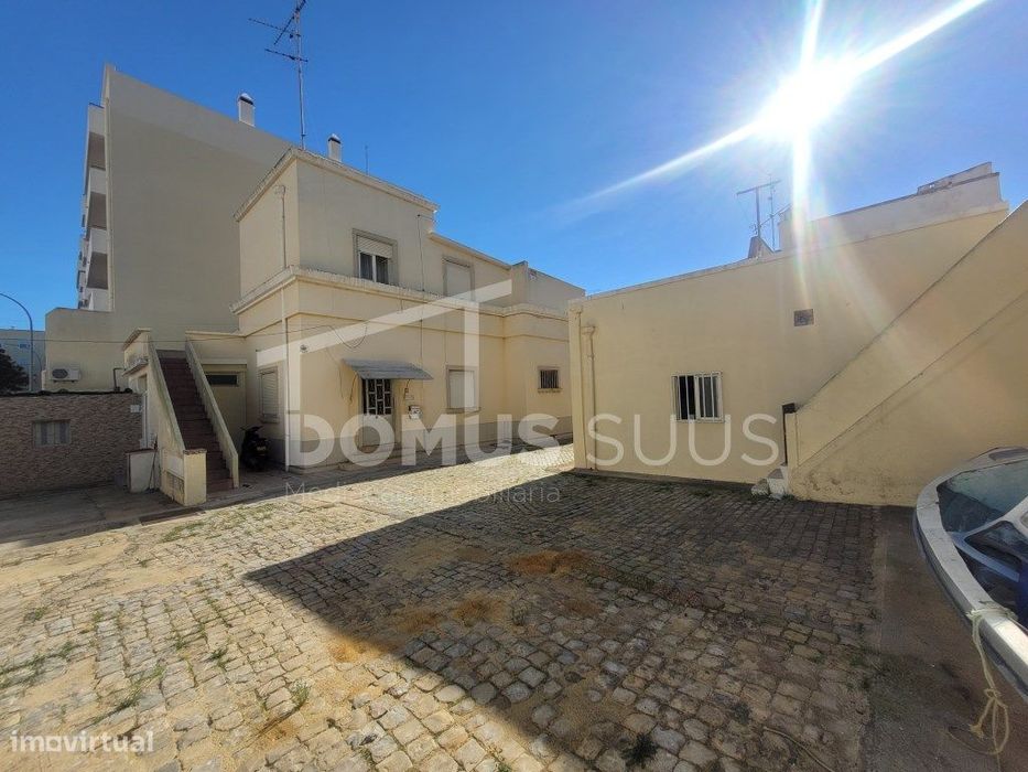 Imóvel com potencial para construção de edifício habitacional em lo...