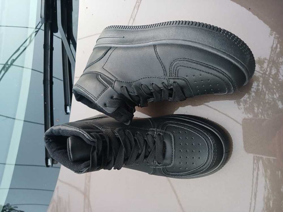 Круті кросівки/хайтопи. р.39(але дуже маломір)