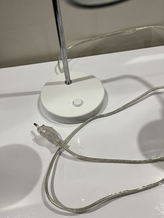 Candeeiro branco de secretária