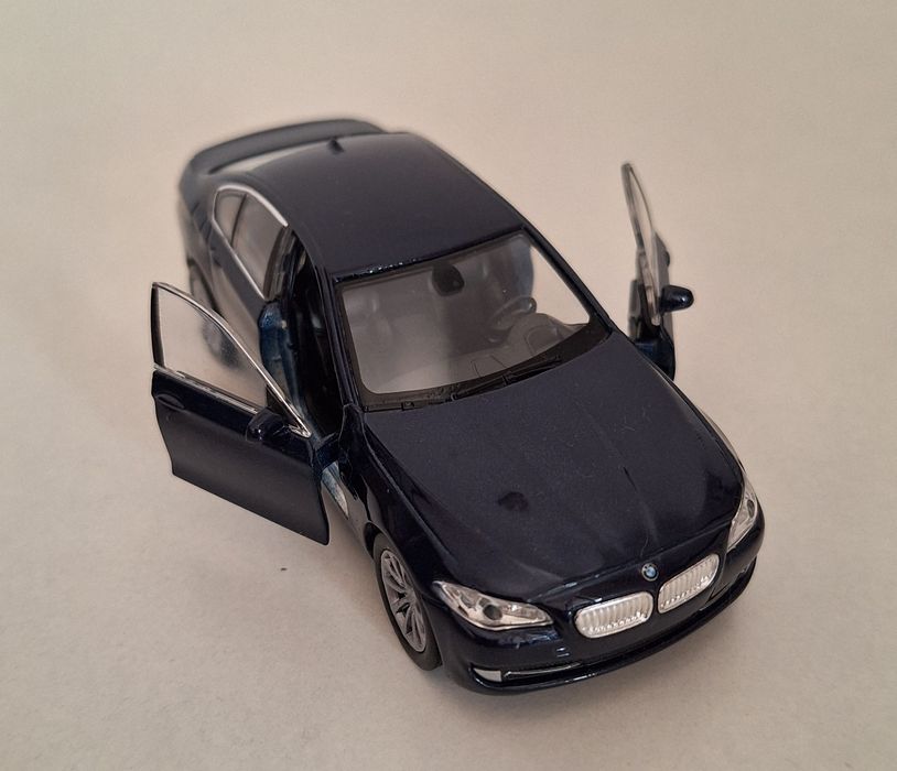 Model BMW 535i od Welly