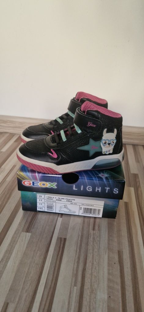 Sneakersy Geox Lights J Inek Girl J36ASC 0CENF C9B4A r.29 jak nowe