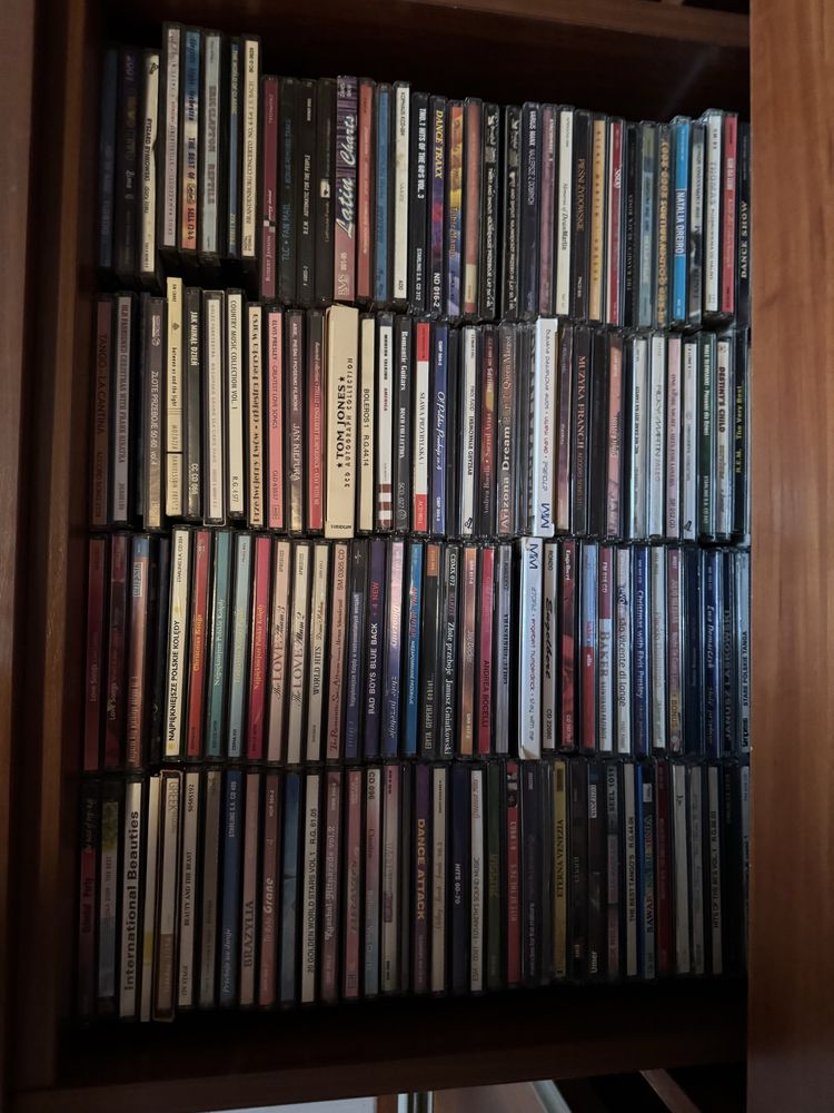 Kolekcja setek płyt cd dvd kaset