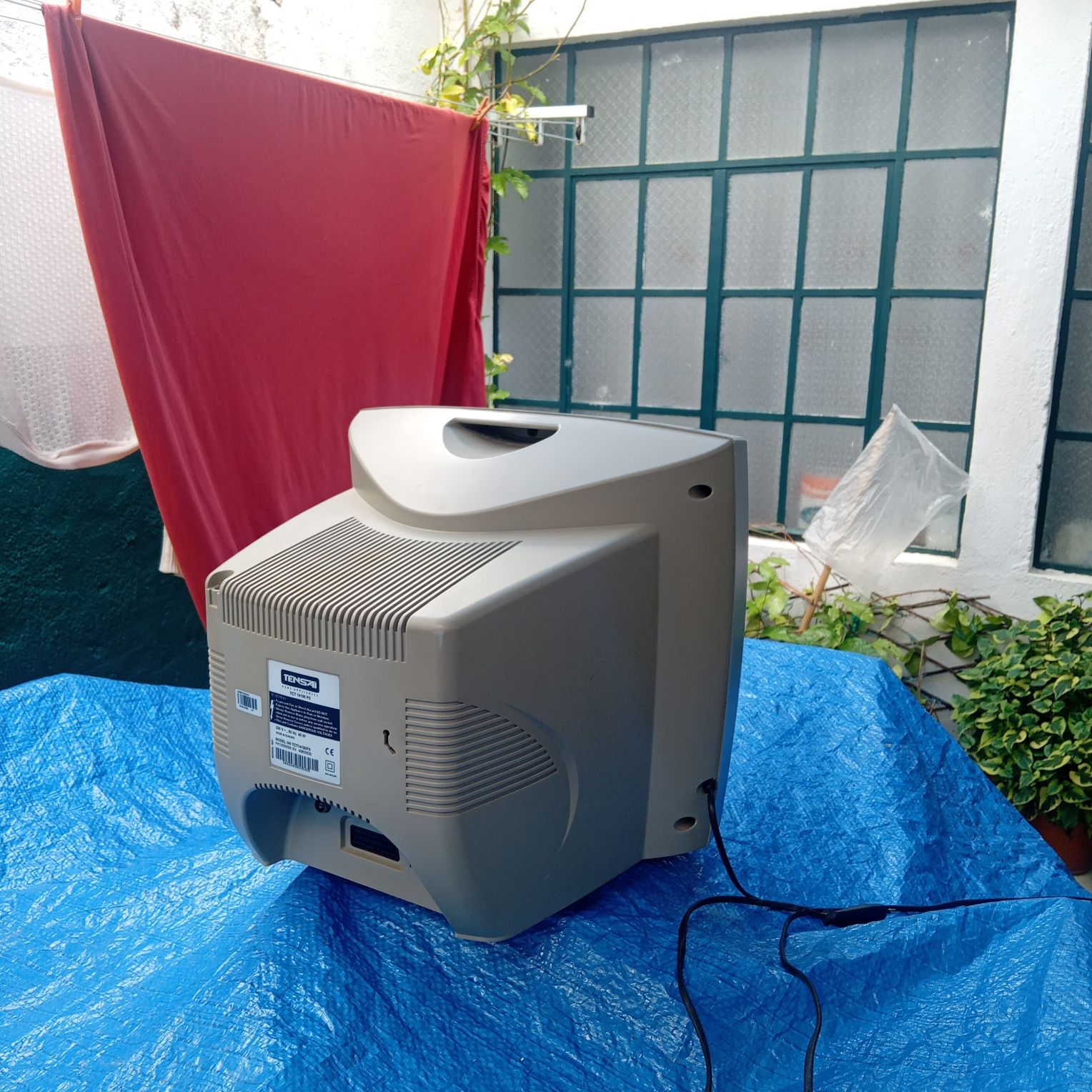 Televisao para quarto de criança ou cozinha