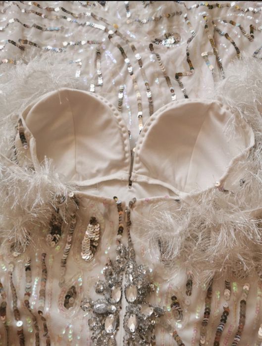 Biała cekinowa sukienka mini maxi tren pióra asos xxl 44 luxe