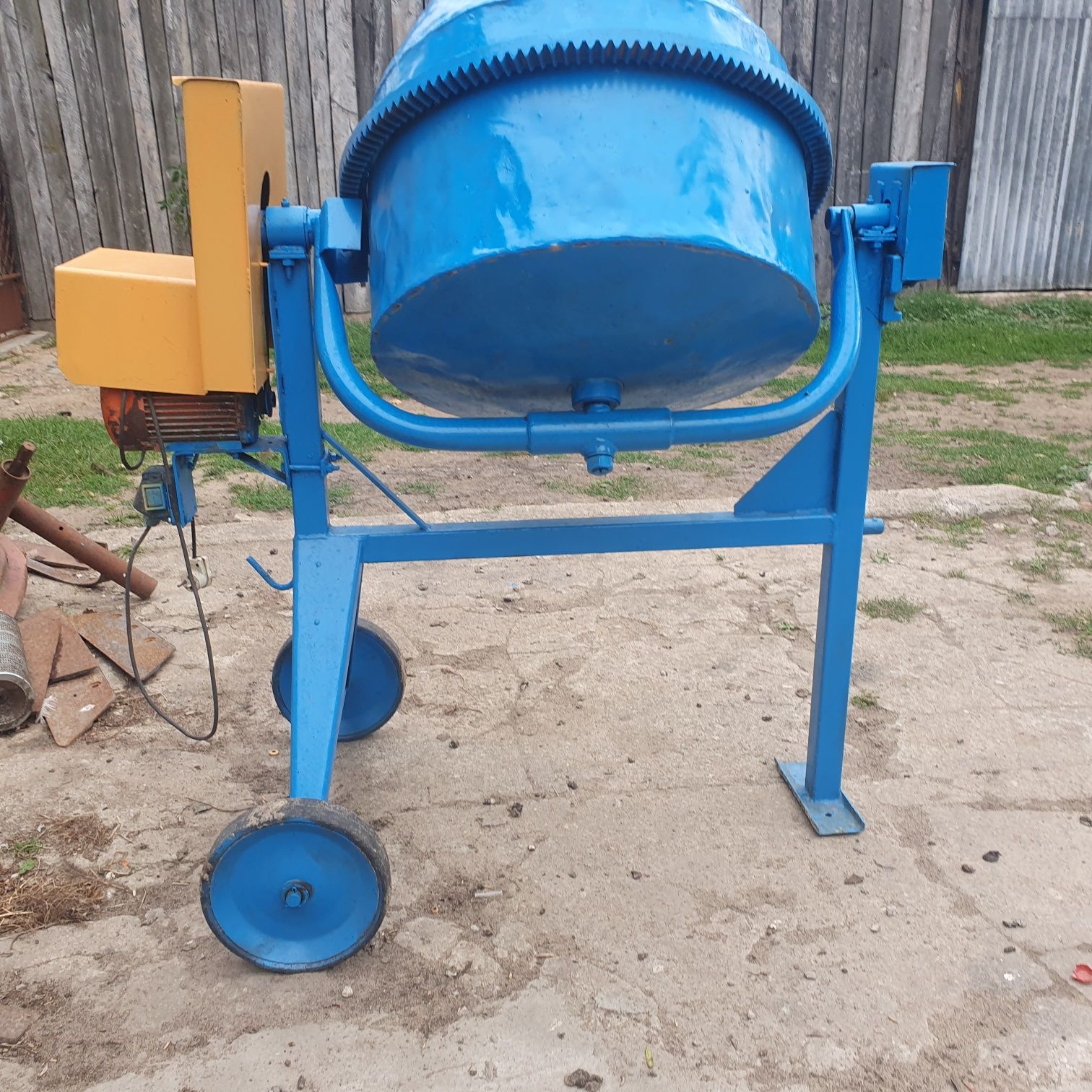 Betoniarka Altrad Superior 180l 230v Defro 100l