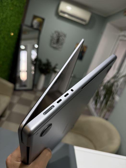 MacBook Pro 16, 2021, M1 Pro, 16gb / 10CPU - 16Gpu / 512gb