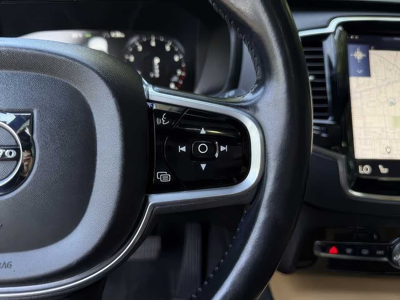 2017 Volvo XC90 T6 Momentum