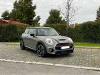 Mini Cooper edição especial 60 anos com kit John Cooper Works