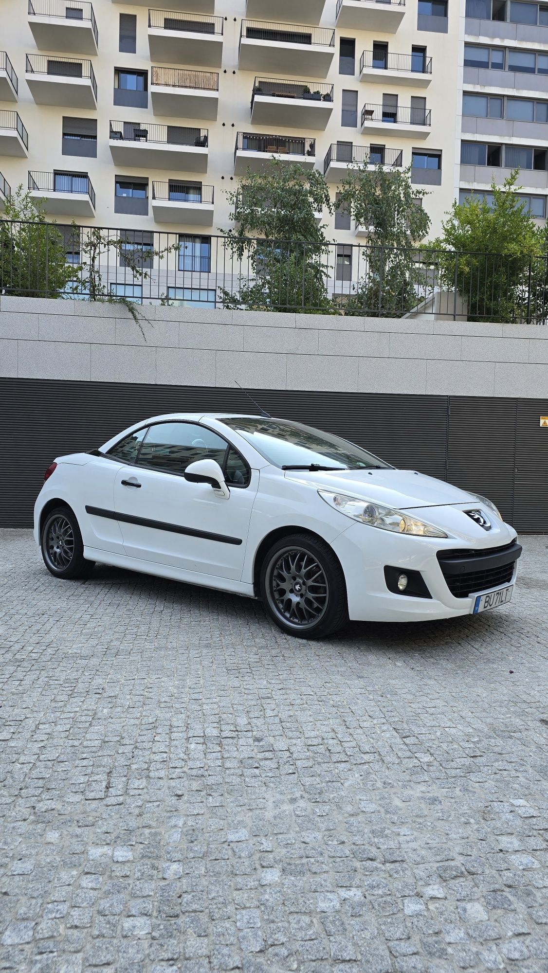 Peugeot 207CC – Descapotável com estilo e confortoPeugeot 207CC 1.6 Di
