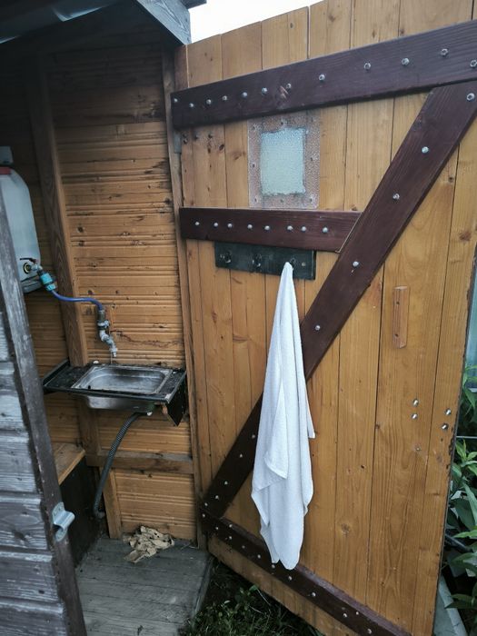 Wychodek, toaleta na działkę, toaleta na budowe