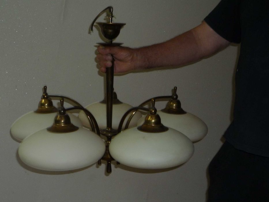 люстра виробництва чехія на 5 плафонів   корпус латунь
