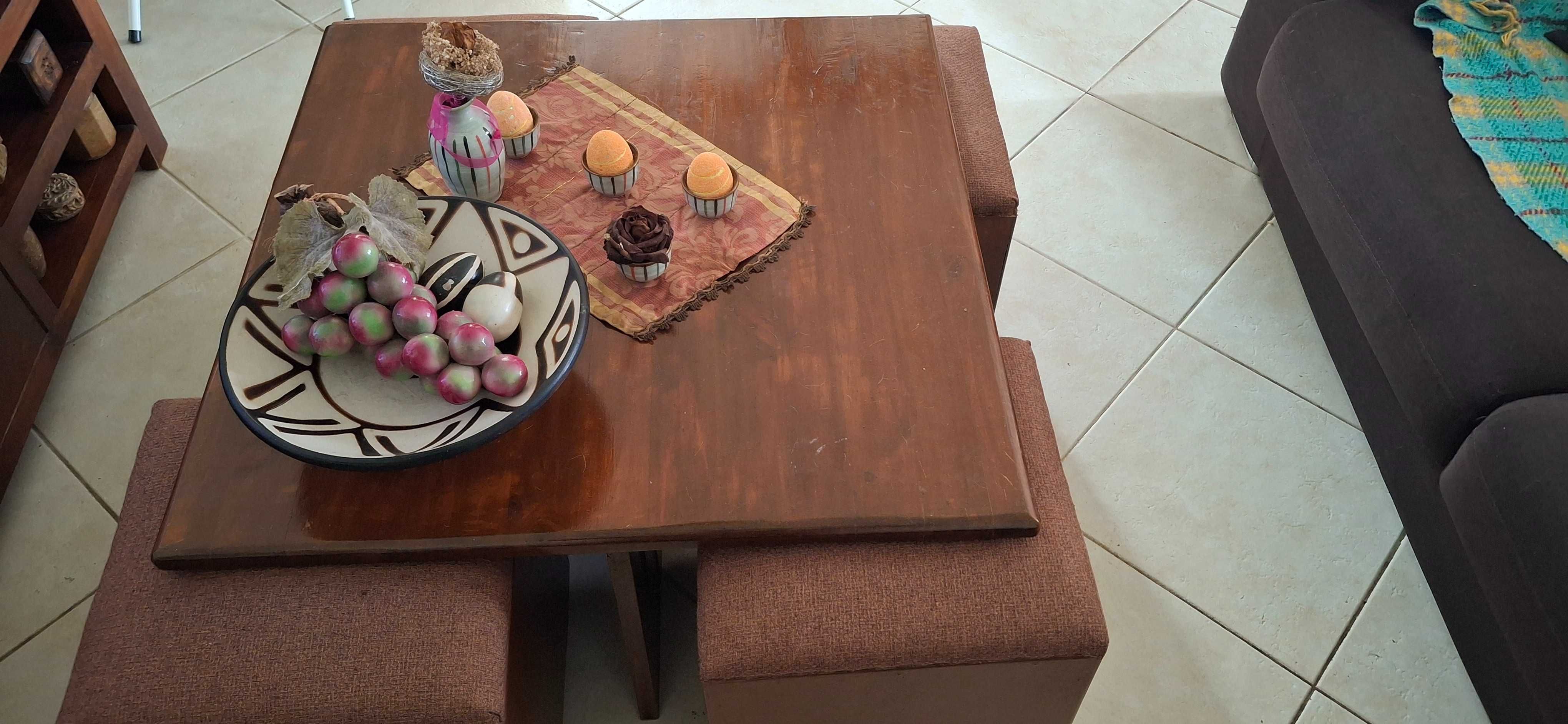 Coffee table castanha envernizada