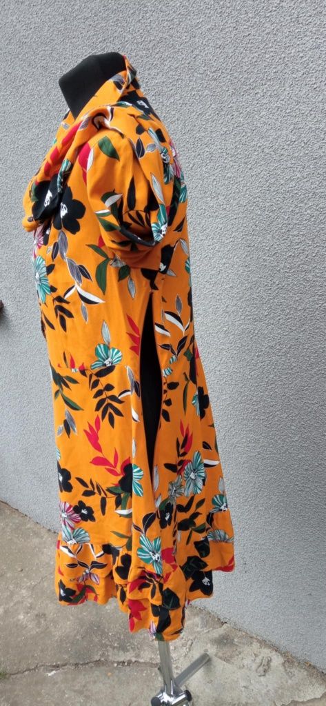 Sukienka w kwiaty XL