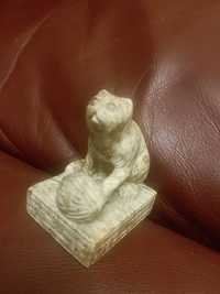 Статуетка з каменю,фігурка «Котик з мотком» мініатюра