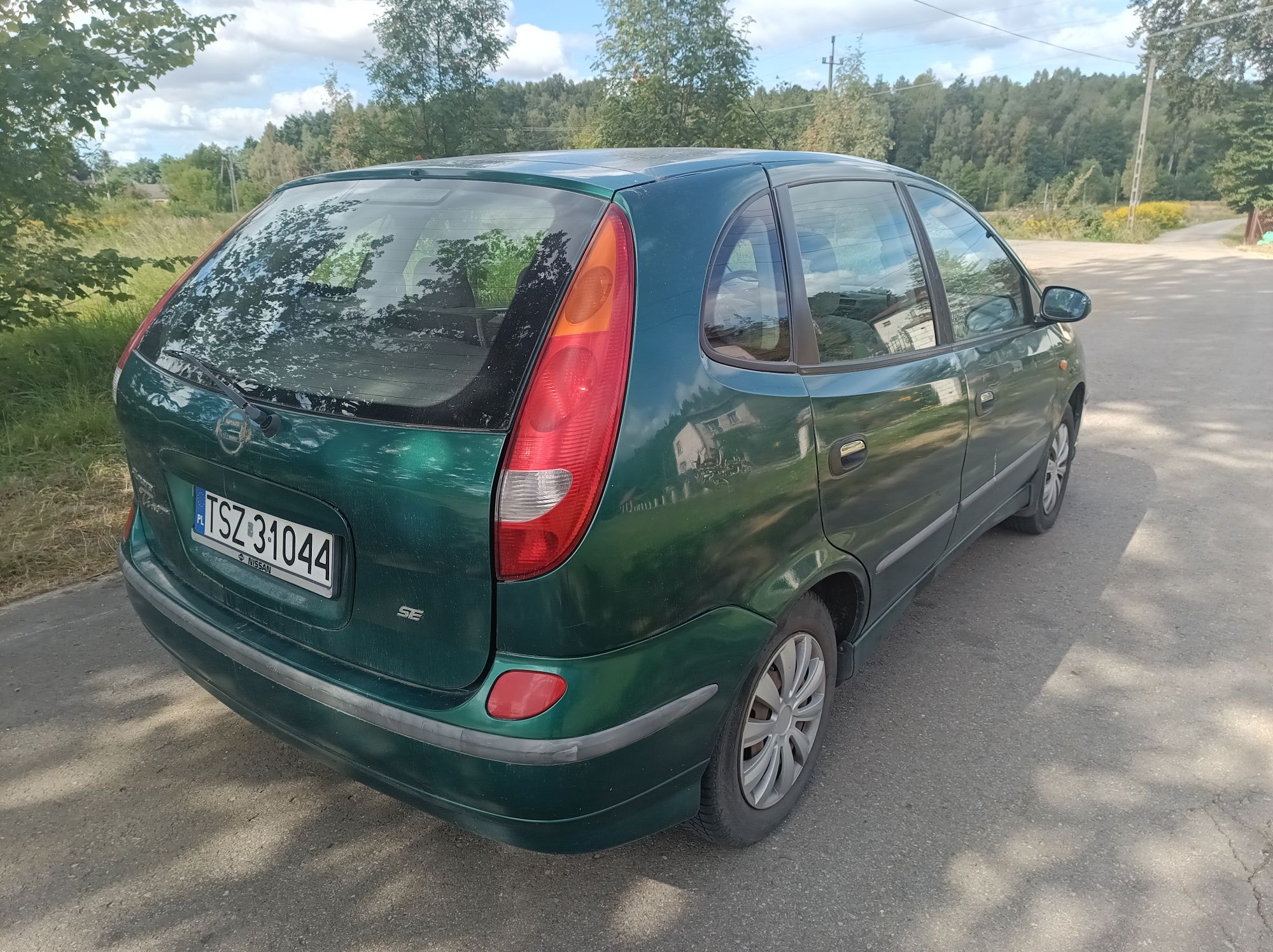 Nissan Almera tino 1.8 LPG