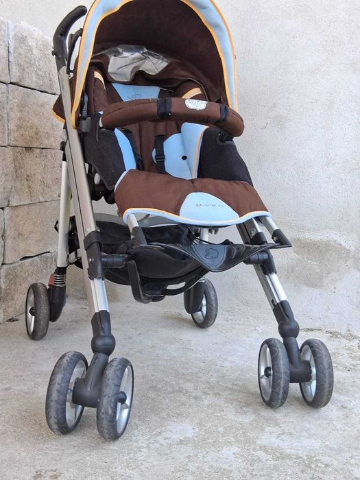 Carrinho de bebe da marca bebe confort em bom estado