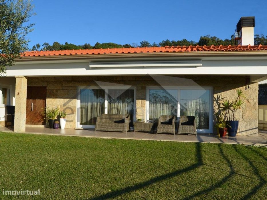 Moradia de Luxo T4 - Piscina - Vista Mar