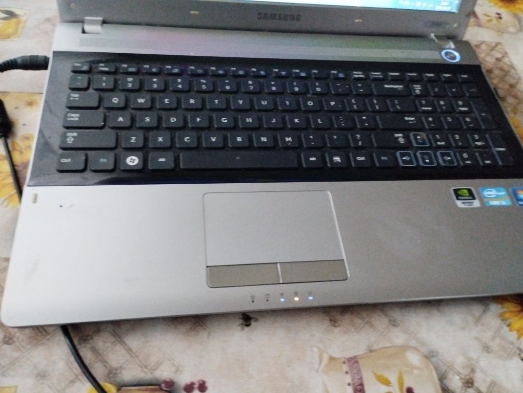 Laptop Samsung Rv 520 3Ram 270 GB pamieci