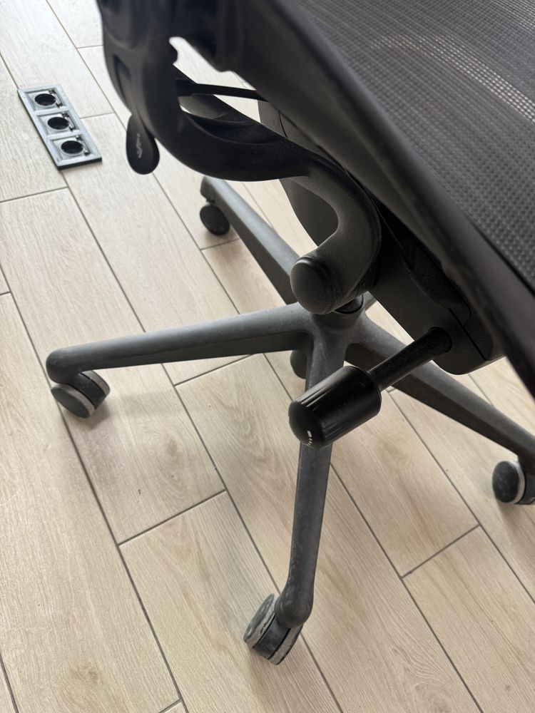 Herman Miller Aeron Remastered Size B крісло офісне