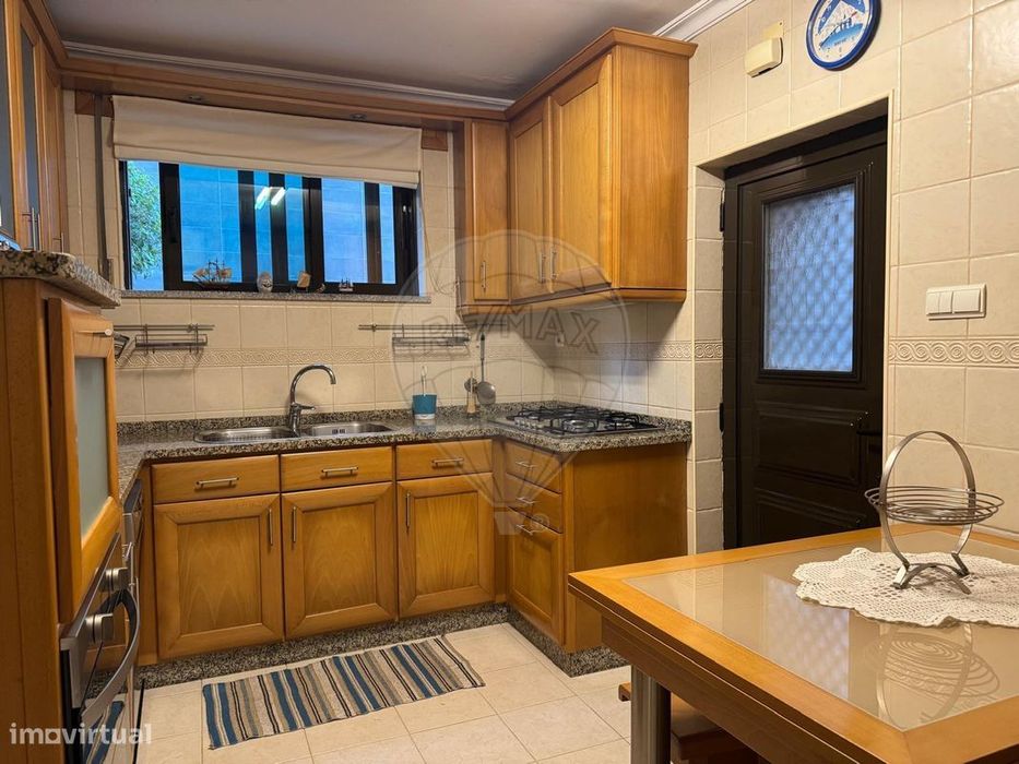 Apartamento T4 para arrendamento