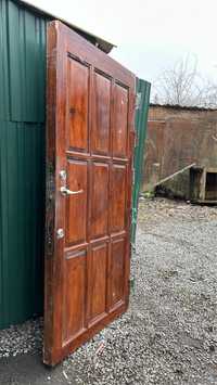 Продам деревяні вхідні двері товщиною 80мм.