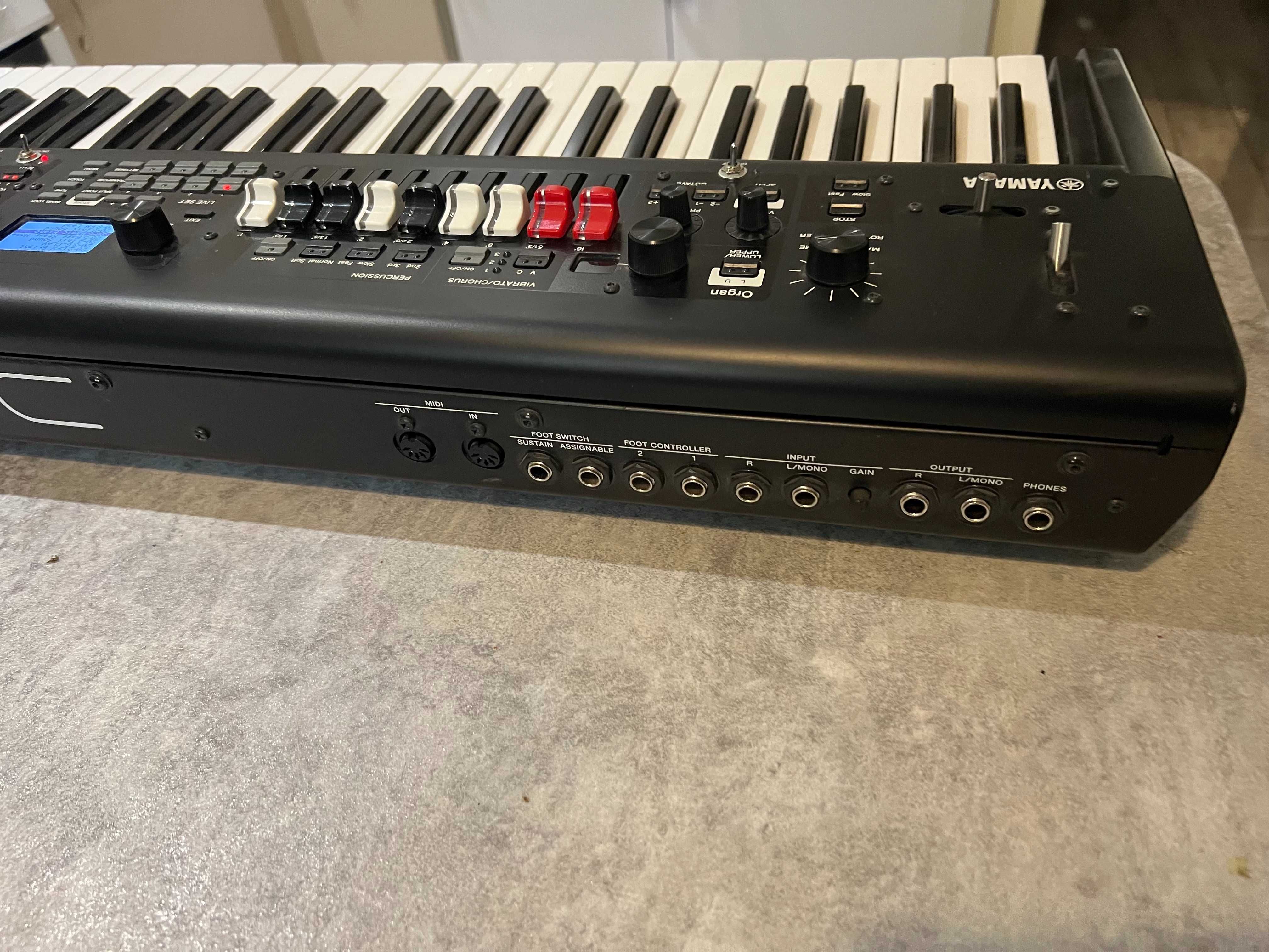 Yamaha YC61 stage keyboard syntezator