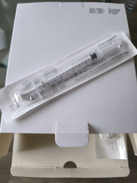 Strzykawka z igłą nowe