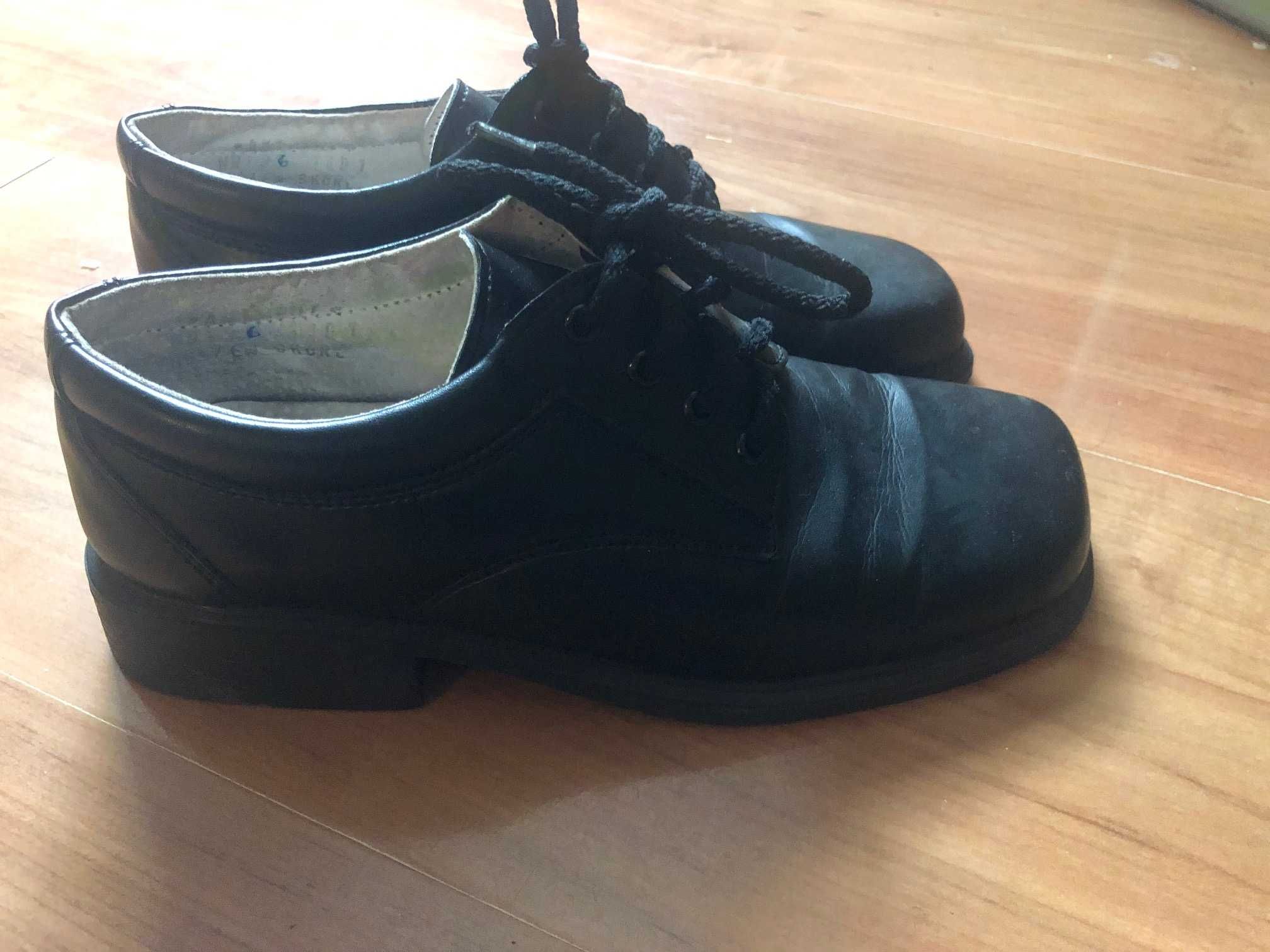 Buty chłopięce r36 czarne 30zł