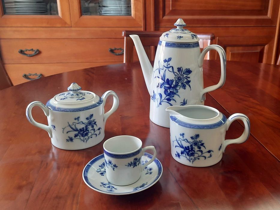 Serviço de café de porcelana Vista Alegre, modelo Xangai