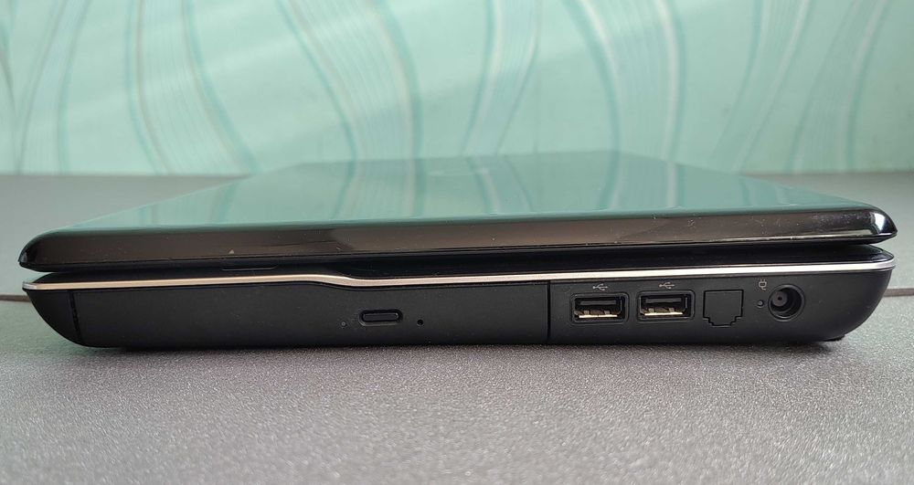 Laptop HP Compaq Presario CQ 61 3GB RAM, 250GB HDD, Windows 10, DVD