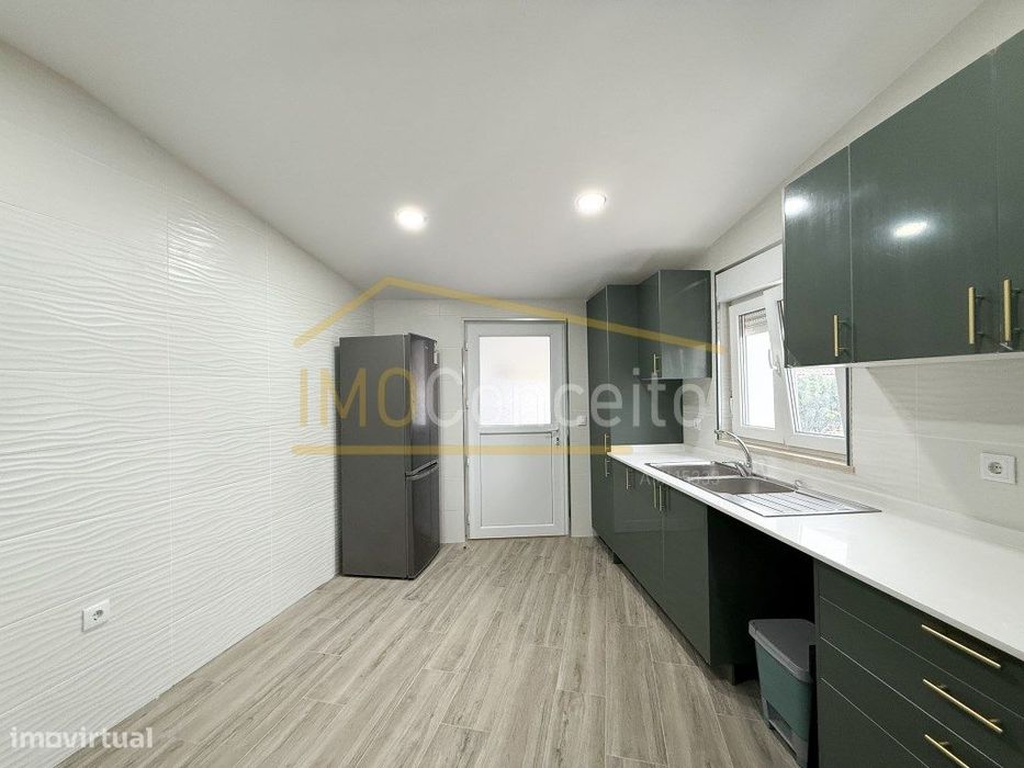 Moradia T2 | Terreno e Totalmente Renovada - Torres Novas