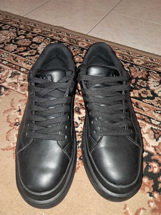 Sapatilhas como novas.